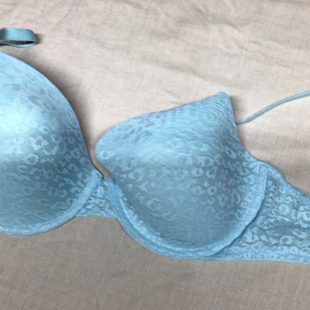 PINK Victoria's Secret Light Blue Bra - Picture 4 of 8